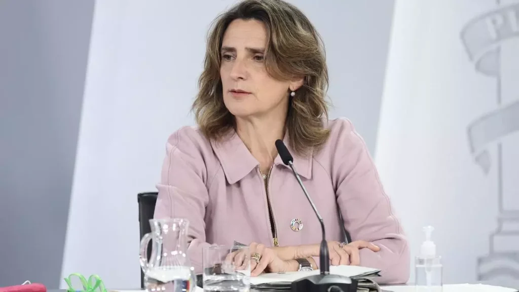 nershift ayuda a optimizar costes y consumo energético en comunidades de propietarios, facilita la gestión administrativa energética a administradores de fincas y resuelve la volatilidad con soluciones sostenibles, reducción de huella de carbono y compensación de CO2 efecto invernadero