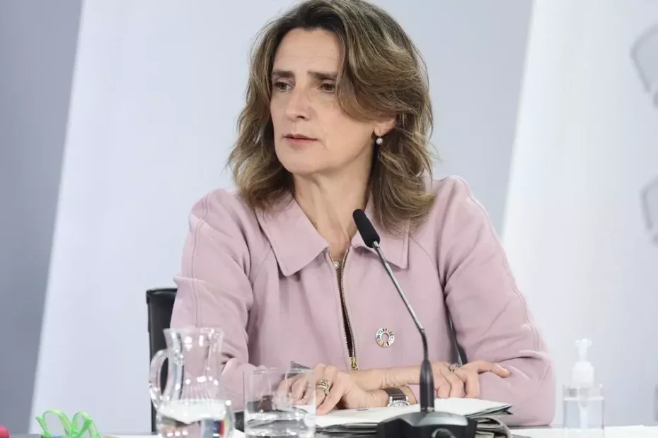 nershift ayuda a optimizar costes y consumo energético en comunidades de propietarios, facilita la gestión administrativa energética a administradores de fincas y resuelve la volatilidad con soluciones sostenibles, reducción de huella de carbono y compensación de CO2 efecto invernadero